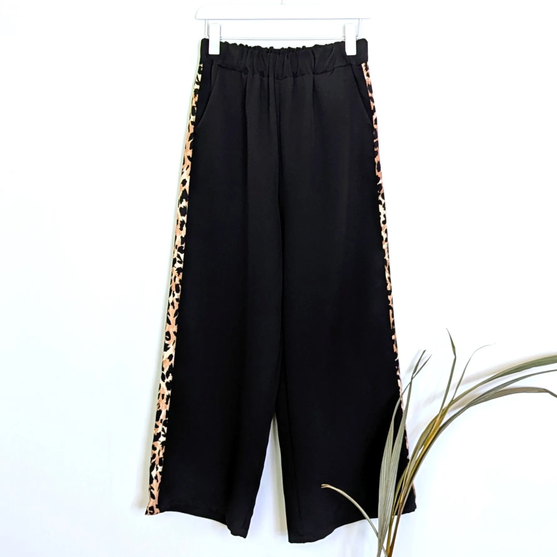 Chic straight leg pants with animal print panel detail (M-L)